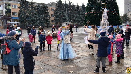 Cвятково-розважальна програма для дітей та їх батьків