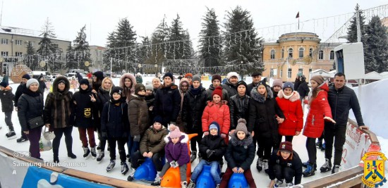 На різдвяні свята було організовано справжній зимовий відпочинок для дітей із прийомних сімей, із дитячих будинків сімейного типу, дітей під опікою та дітей які опинилися у складних життєвих обставинах з усієї Первомайської громади