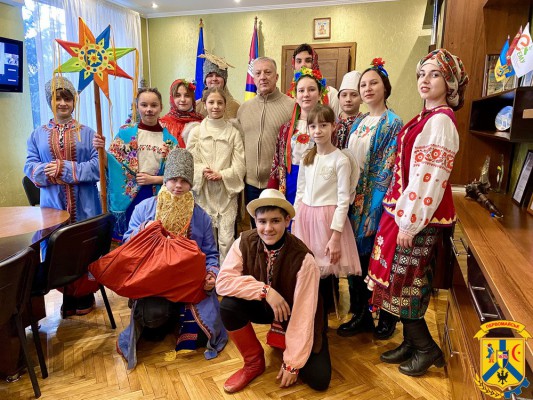 13 січня 2022 року до Первомайської міської ради завітала ватага щедрувальників 13 січня 2022 року до Первомайської міської ради завітала ватага щедрувальників