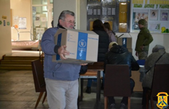 У Первомайську продовжують працювати додаткові пункти видачі гуманітарної допомоги У Первомайську продовжують працювати додаткові пункти видачі гуманітарної допомоги