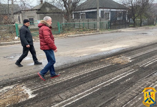 В місті продовжуються роботи з ремонту доріг міського значення