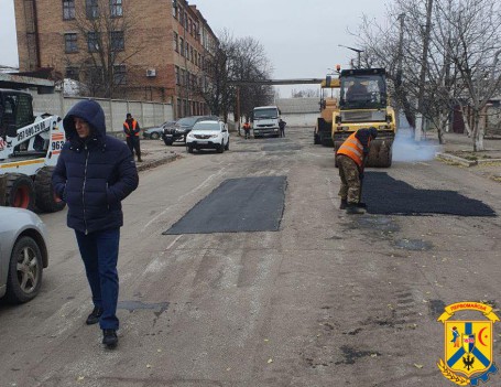 В місті продовжуються роботи з ремонту доріг міського значення