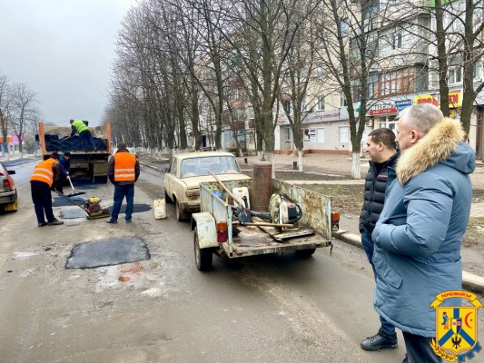 2 лютого 2022 року у Первомайську по вулиці Одеській розпочали аварійний ямковий ремонт дорожнього покриття