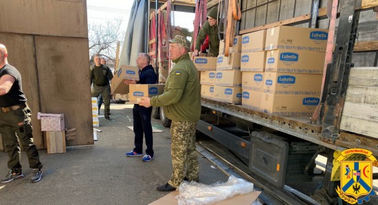 Регулярно до Первомайська надходять фури з гуманітарною допомогою Регулярно до Первомайська надходять фури з гуманітарною допомогою