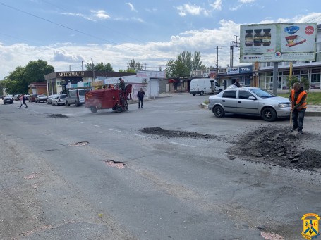 В Первомайській громаді продовжують приводити стан доріг до порядку