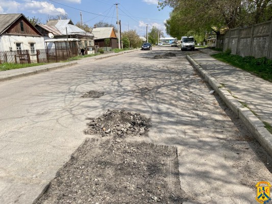 В Первомайській громаді продовжили проводити ямкові ремонти міських доріг В Первомайській громаді продовжили проводити ямкові ремонти міських доріг