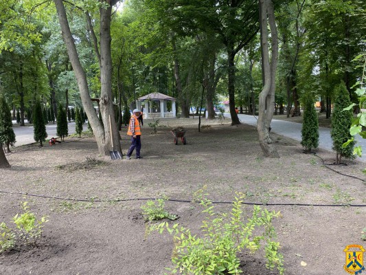 У Первомайську продовжуються поточні роботи з прибирання території центрального парку «Дружби народів» У Первомайську продовжуються поточні роботи з прибирання території центрального парку «Дружби народів»