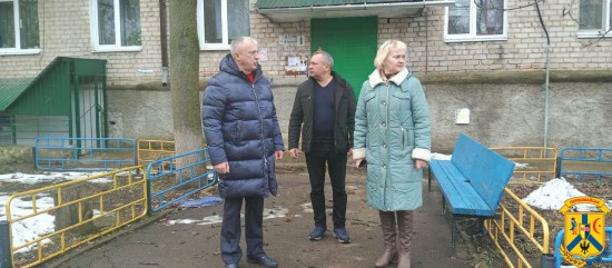 1 грудня 2023 року міський голова Олег Демченко перевірив проведення ремонтних робіт в захисних спорудах та найпростіших укриттях міста