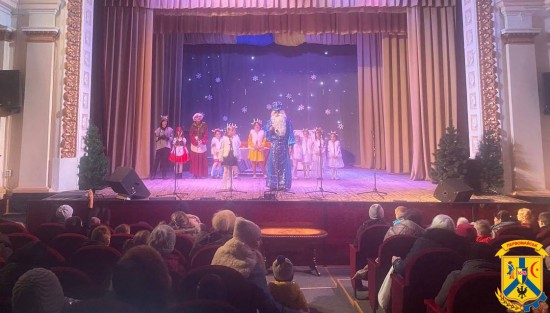 6 грудня 2023 року для дітей пільгових категорій населення та дітей внутрішньо переміщених осіб в міському Центрі культури та дозвілля ім. Є.Зарницької пройшли казкові вистави 