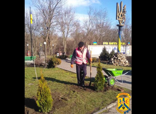 Комунальники продовжують прибирання вулиці 8 ПДД, вулиці Гвардійської та вулиці Київської. Комунальники продовжують прибирання вулиці 8 ПДД, вулиці Гвардійської та вулиці Київської.