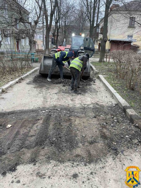 19 березня 2023 року проводяться роботи з поточного ремонту внутрішньоквартальних проїздів  