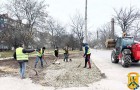 міський голова Олег Демченко  разом із начальником управління ЖКГ Олександром Лисим   перевірили  роботи з  підготовки основи, з подальшим її асфальтуванням, під  встановлення    сміттєвих майданчиків закритого типу. 