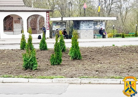 Проводяться завершальні роботи з облаштування бордюрів по вулиці А. Чернецького.