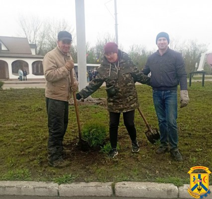 Незважаючи на несприятливі погодні умови, &nbsp;&nbsp;комунальні служби &nbsp;продовжують щодня прибирати&nbsp; територію громади.