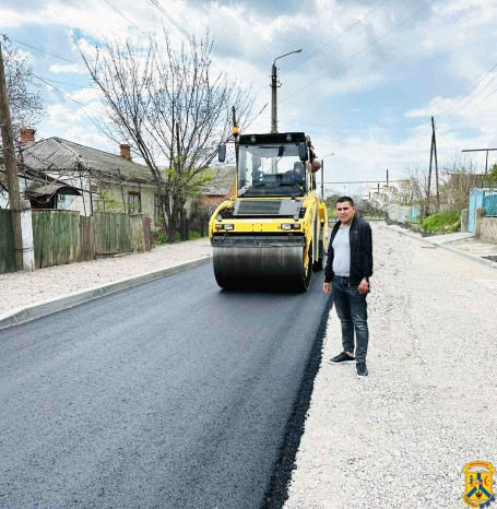 Ремонт вулиці Чернецького добігає кінця. Сьогодні вже проводяться роботи з асфальтування дорожнього покриття.  