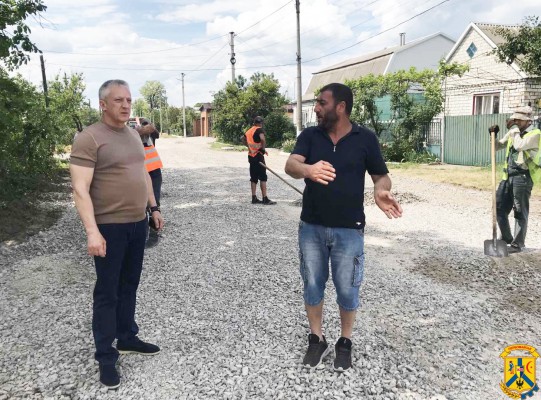 Продовжуються роботи з поточного ремонту дорожнього покриття по вулиці Січневій. Продовжуються роботи з поточного ремонту дорожнього покриття по вулиці Січневій.