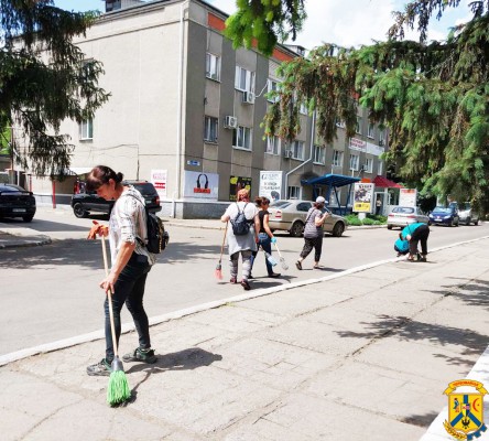 Продовжуються роботи з поточного ремонту дорожнього покриття по вул. Січневій та Корабельній (біля будинку № 16). Продовжуються роботи з поточного ремонту дорожнього покриття по вул. Січневій та Корабельній (біля будинку № 16).