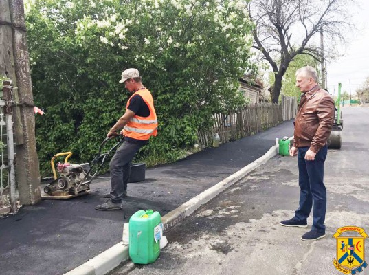 Міський голова Олег Демченко проінспектував дорожньо-ремонтні роботи по вулиці А. Чернецького. Міський голова Олег Демченко проінспектував дорожньо-ремонтні роботи по вулиці А. Чернецького.