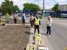 Міський голова Олег Демченко разом із першим заступником міського голови Дмитром Малішевським, заступником Володимиром Рябченком проінспектували роботи з облаштування квітника на дорожній розв’язці по вулиці Одеській.