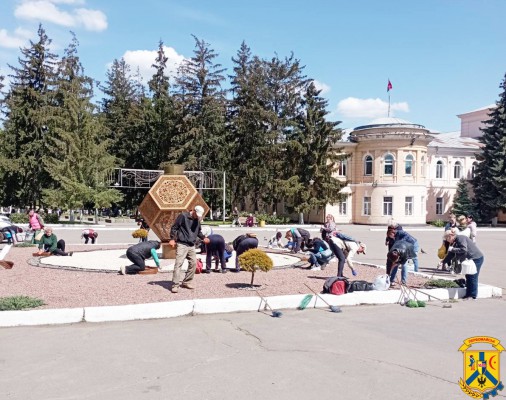 Комунальники громади продовжують заходи благоустрою Комунальники громади продовжують заходи благоустрою