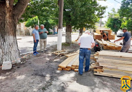 Проінспектували хід  ремонту даху поліклініки