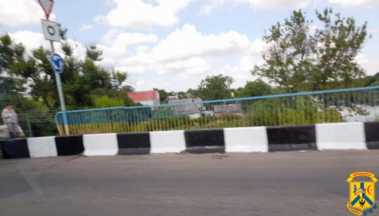 Міська влада перевірила хід робіт з відновлення покриття відбійників Міська влада перевірила хід робіт з відновлення покриття відбійників