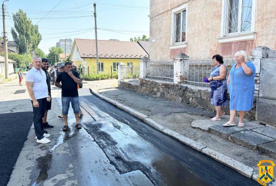 Міський голова Олег Демченко  проінспектував хід ямкового ремонту дорожнього покриття.
