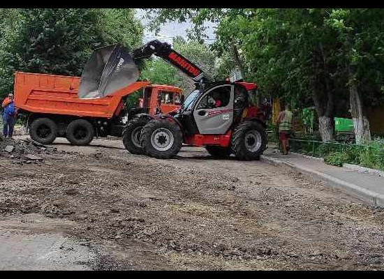 Сьогодні продовжуємо проводити  поточний ремонт дорожнього покриття на вулиці Л. Толстого 