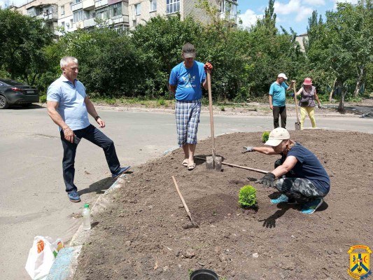 У Первомайську продовжуються роботи з благоустрою вулиць та громадських місць. У Первомайську продовжуються роботи з благоустрою вулиць та громадських місць.