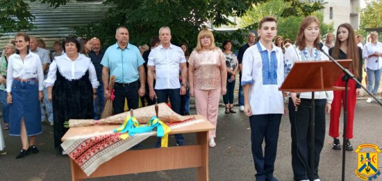  1 вересня у школах та інших навчальних закладах України традиційно стартує освітній процес