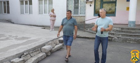 12 вересня 2023 року міський голова Олег Демченко спільно з заступником Володимиром Рябченко, головним лікарем КНП &laquo;ПЦМБЛ&raquo; Олегом Чекрижовим та директором ФОП &laquo;Саакян&raquo; провів огляд території лікарні по вулиці Толбухіна 