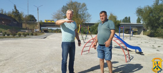 12 вересня 2023 року в рамках підготовки до відзначення 347-ї річниці утворення міста Первомайська міський голова Олег Демченко спільно з директором ФОП &laquo;Саакян&raquo; провів огляд території міського центрального пляжу &laquo;Райдуга&raquo;. 