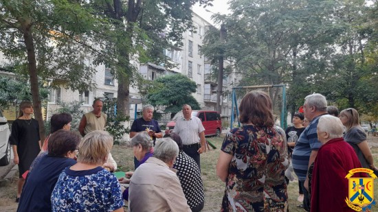 В Первомайській громаді продовжують працювати в напрямку створення та облаштування захисних споруд і сховищ для тимчасового перебування здобувачів освіти на період освітнього процесу. 