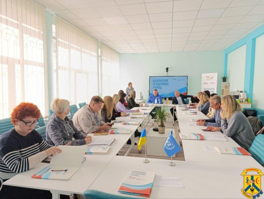 24 жовтня 2024 року відбулось перше засідання робочої групи з розробки та реалізації заходів по відновленню Первомайської міської територіальної громади в межах проекту МОМ (міжнародної організації з міграції) «Відновлення та підтримка громад» 24 жовтня 2024 року відбулось перше засідання робочої групи з розробки та реалізації заходів по відновленню Первомайської міської територіальної громади в межах проекту МОМ (міжнародної організації з міграції) «Відновлення та підтримка громад»
