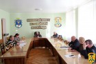 13 грудня 2024 року під головуванням міського голови Олега Демченка відбулася нарада з керівниками підприємств житлово-комунального господарства щодо проведення робіт з благоустрою та прибирання територій, забезпечення водопостачанням мешканців, тощо
