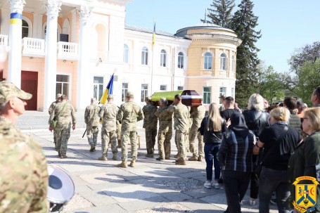 Первомайськ прощається з Героєм