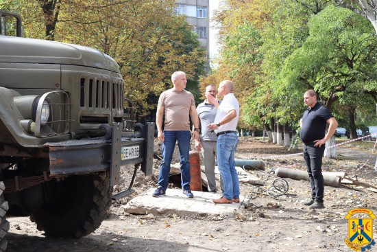 10 вересня 2024 року міський голова Олег Демченко разом із заступником Володимиром Рябченком здійснили візит на територію поблизу Амбулаторії загальної практики - сімейної медицини по вулиці Коротченко 10 вересня 2024 року міський голова Олег Демченко разом із заступником Володимиром Рябченком здійснили візит на територію поблизу Амбулаторії загальної практики - сімейної медицини по вулиці Коротченко
