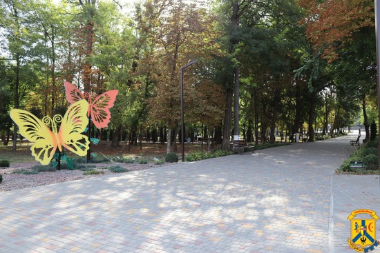 У рамках підготовки до відзначення 348-ї річниці із дня заснування міста Первомайська, активно тривають роботи з благоустрою, упорядковування та прибирання території У рамках підготовки до відзначення 348-ї річниці із дня заснування міста Первомайська, активно тривають роботи з благоустрою, упорядковування та прибирання території