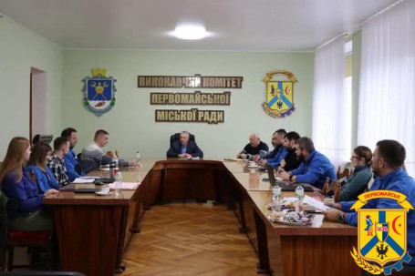 22 січня 2025 року в приміщенні виконавчого комітету Первомайської міської ради відбулася підсумкова зустріч представників Міжнародної організації з міграції (МОМ) із керівництвом Первомайської громади