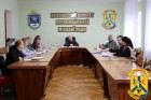 23 січня 2025 року, у Виконавчому комітеті Первомайської міської ради відбулась робоча зустріч очільника Первомайської територіальної громади Олега Демченка із командою фахівців Данської ради у справах біженців (DRC)
