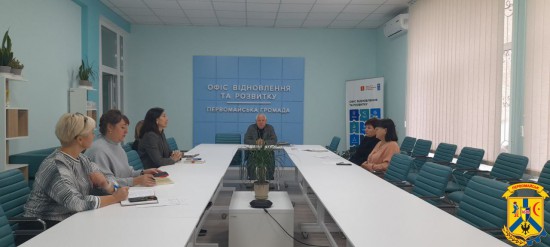 02 жовтня 2025 року відбулася онлайн-зустріч між представниками міста-побратима Аусбург, організації  «Європрихисток» та виконавчого комітету Первомайської міської ради