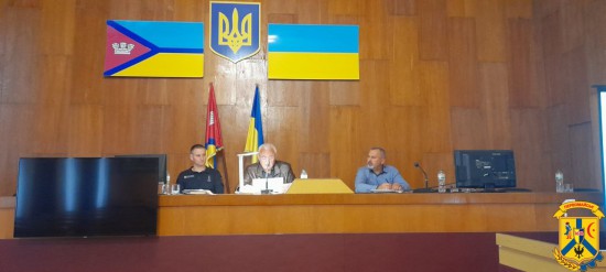 8 жовтня 2025 року в приміщенні виконавчого комітету Первомайської міської ради відбулися навчальні збори з керівниками структурних підрозділів з питань цивільного захисту районних військових адміністрацій, а також виконавчих органів