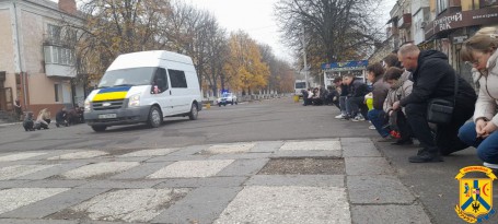 08 листопада 2025 року центральна площа міста Первомайськ сповнилася скорботи та вдячності