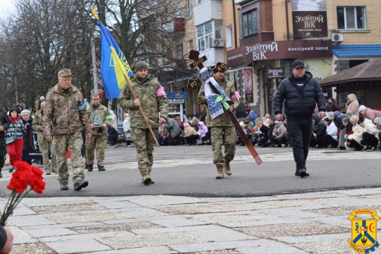 2 грудня 2025 року рідні, друзі, побратими, військовослужбовці та мешканці міста зустріли та провели в останню путь лейтенанта Мурзака Олексія Миколайовича