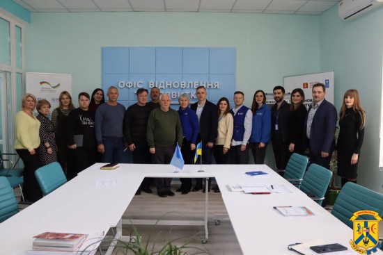 4 березня 2025 року в Первомайській міській територіальній громаді відбулося засідання робочої групи з розробки та реалізації заходів з відновлення в межах проєкту Міжнародної організації з міграції (МОМ) &laquo;Відновлення та підтримка громад&raquo;