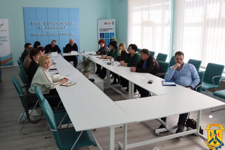 8 квітня 2025 року в Офісі відновлення та розвитку відбулася онлайн-зустріч представників Первомайської міської територіальної громади з фахівцями Асоціації учасницького розвитку громад