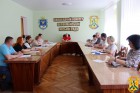 10 червня 2025 року у малій залі міської ради відбулася робоча зустріч представників виконавчих органів Первомайської міської ради з перевізниками, що здійснюють пасажирські перевезення в межах громади