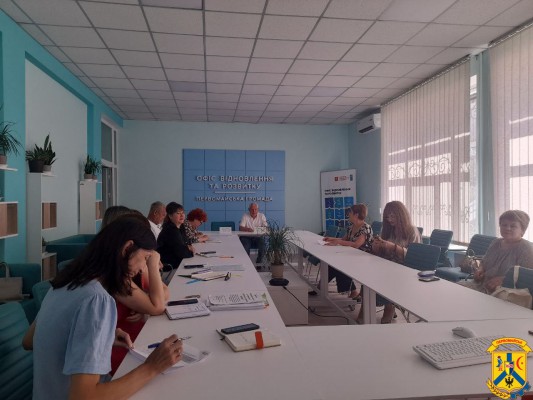 15 серпня 2025 року в Офісі відновлення та розвитку виконавчого комітету Первомайської міської ради відбулося засідання робочої групи з розробки та реалізації заходів з відновлення Первомайської міської територіальної громади
