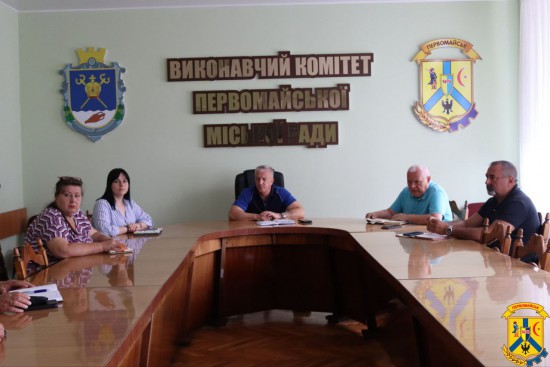 18 серпня 2025 року в приміщенні виконавчого комітету відбулася робоча нарада під головуванням очільника Первомайської міської територіальної громади Олега Демченка