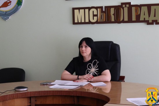 21 серпня 2025 року у приміщенні виконавчого комітету Первомайської міської ради відбулося засідання тендерної комісії, головою якої виступила керуючий справами виконкому Тетяна Данильченко